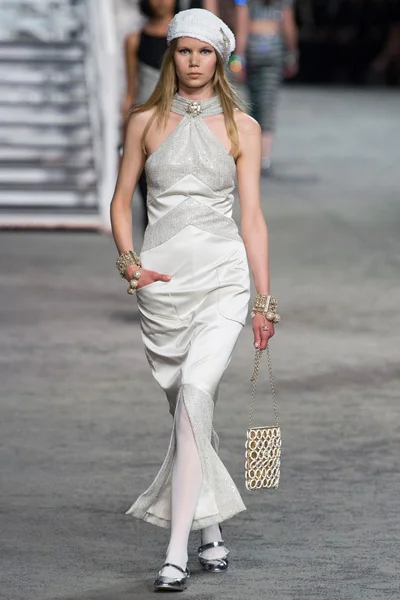 Look 75